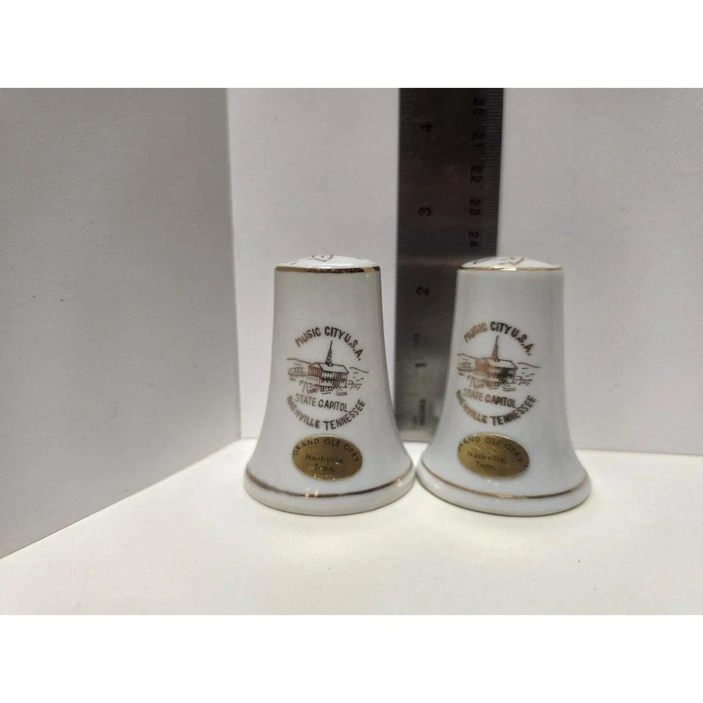 pair of Nashville, Tennessee, souvenir salt and pepper shakers Music City USA